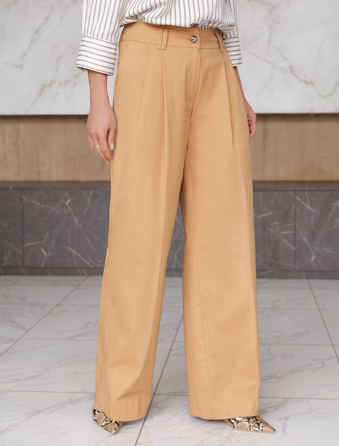 картинка Брюки женские темно-бежевый магазин Одежда+ являющийся официальным дистрибьютором в России 