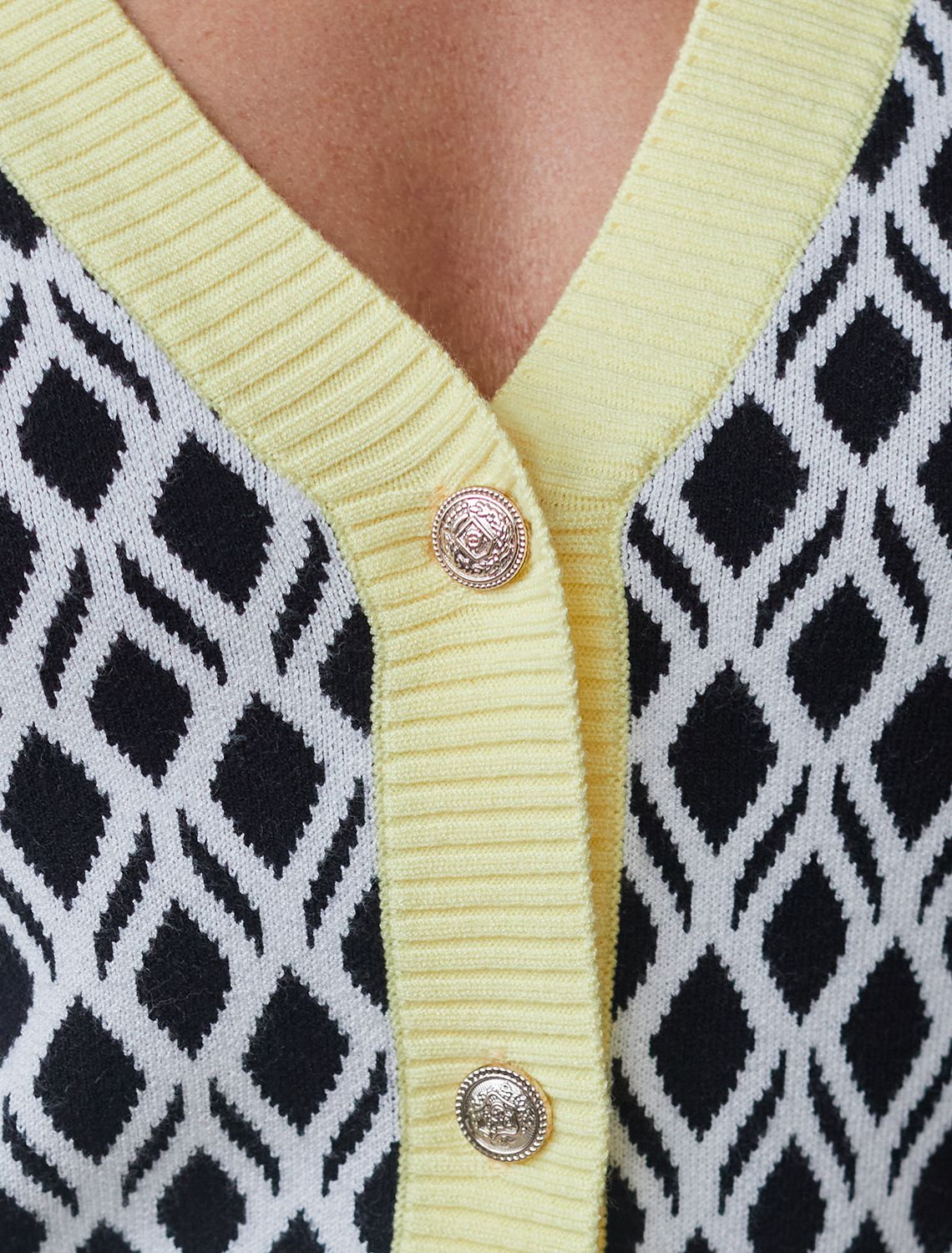 картинка Кардиган женский белый-черный магазин Одежда+ являющийся официальным дистрибьютором в России 