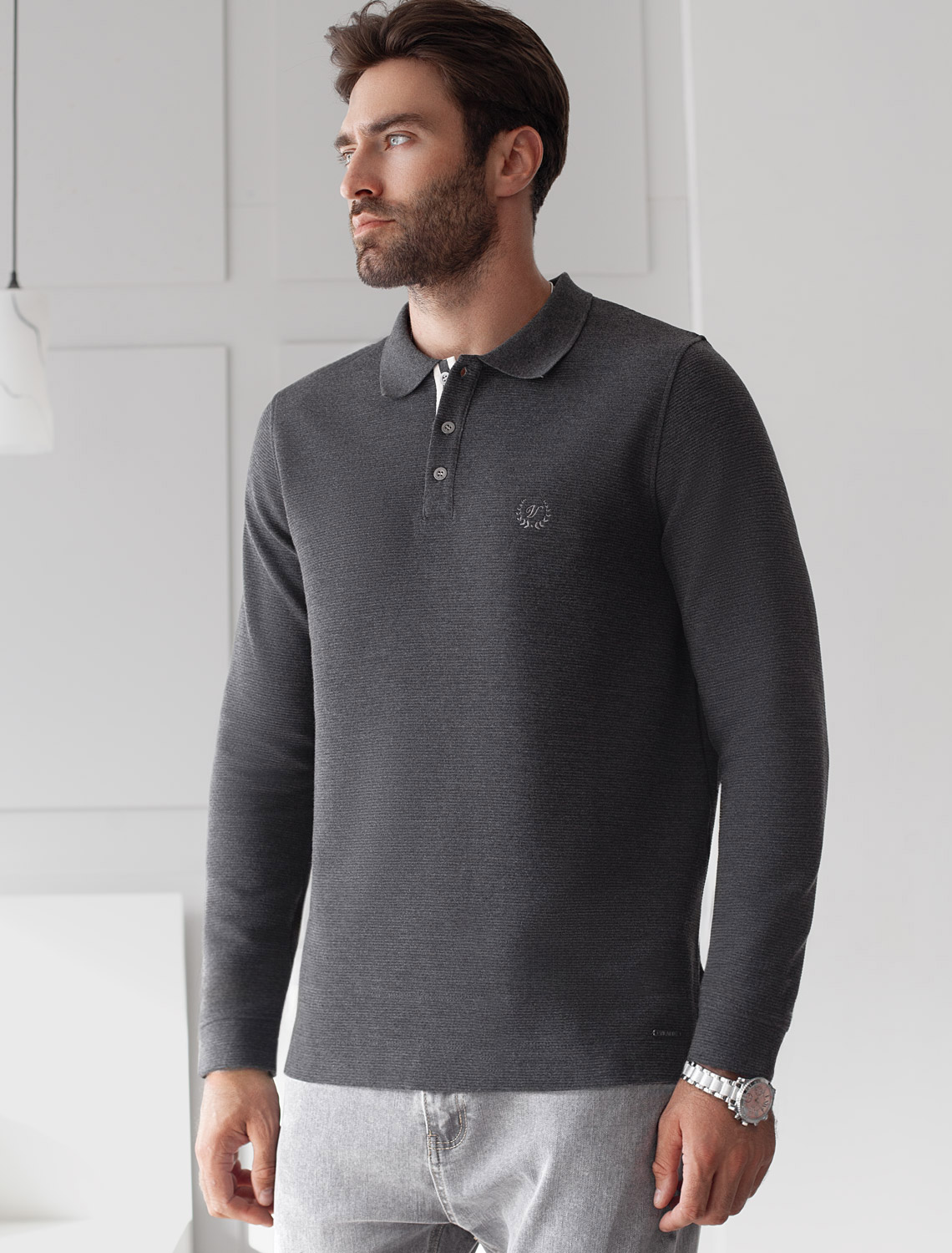 картинка Джемпер мужской т.серый меланж магазин Одежда+ являющийся официальным дистрибьютором в России 