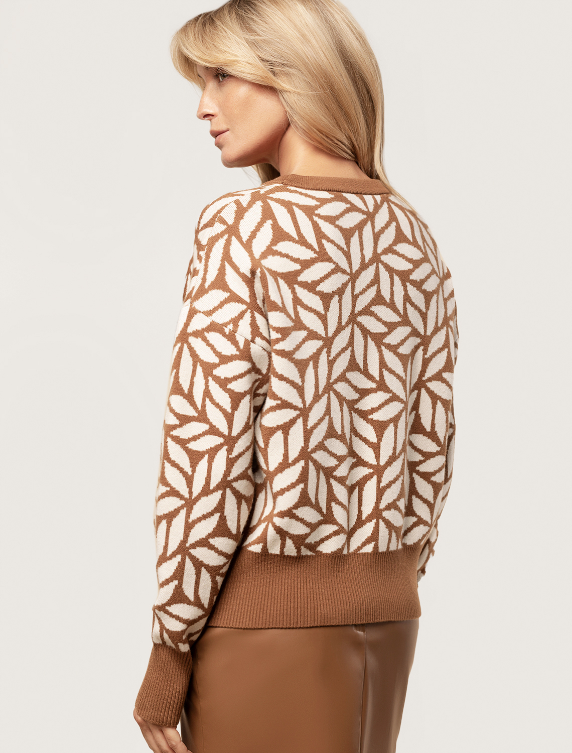 картинка Джемпер женский карамельный-бежевый от магазина Одежда+