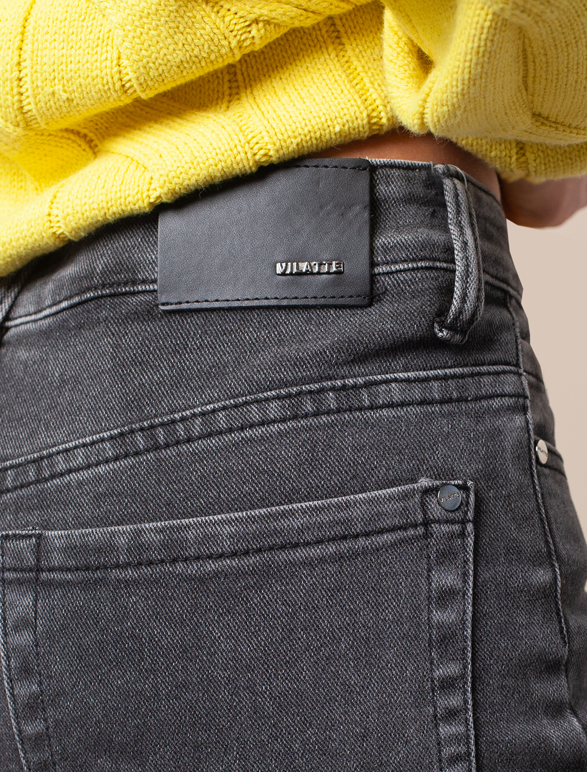 картинка Джинсы женские серый от магазина Одежда+