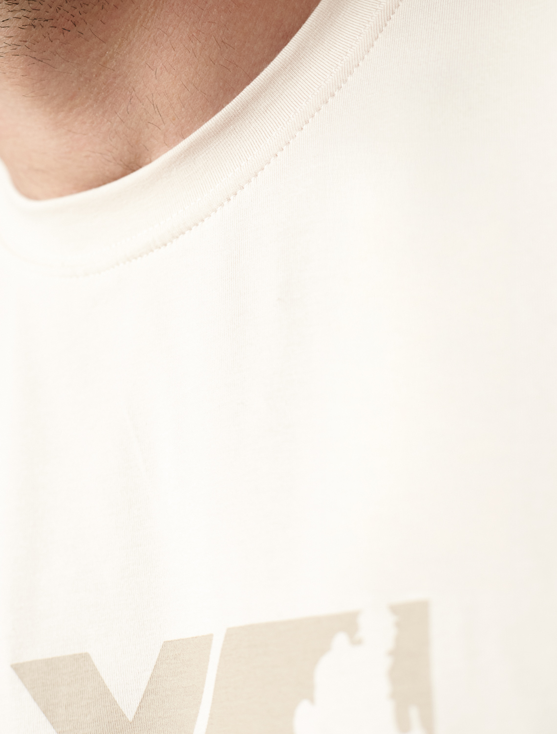 картинка Футболка мужская бежевый_explore магазин Одежда+ являющийся официальным дистрибьютором в России 