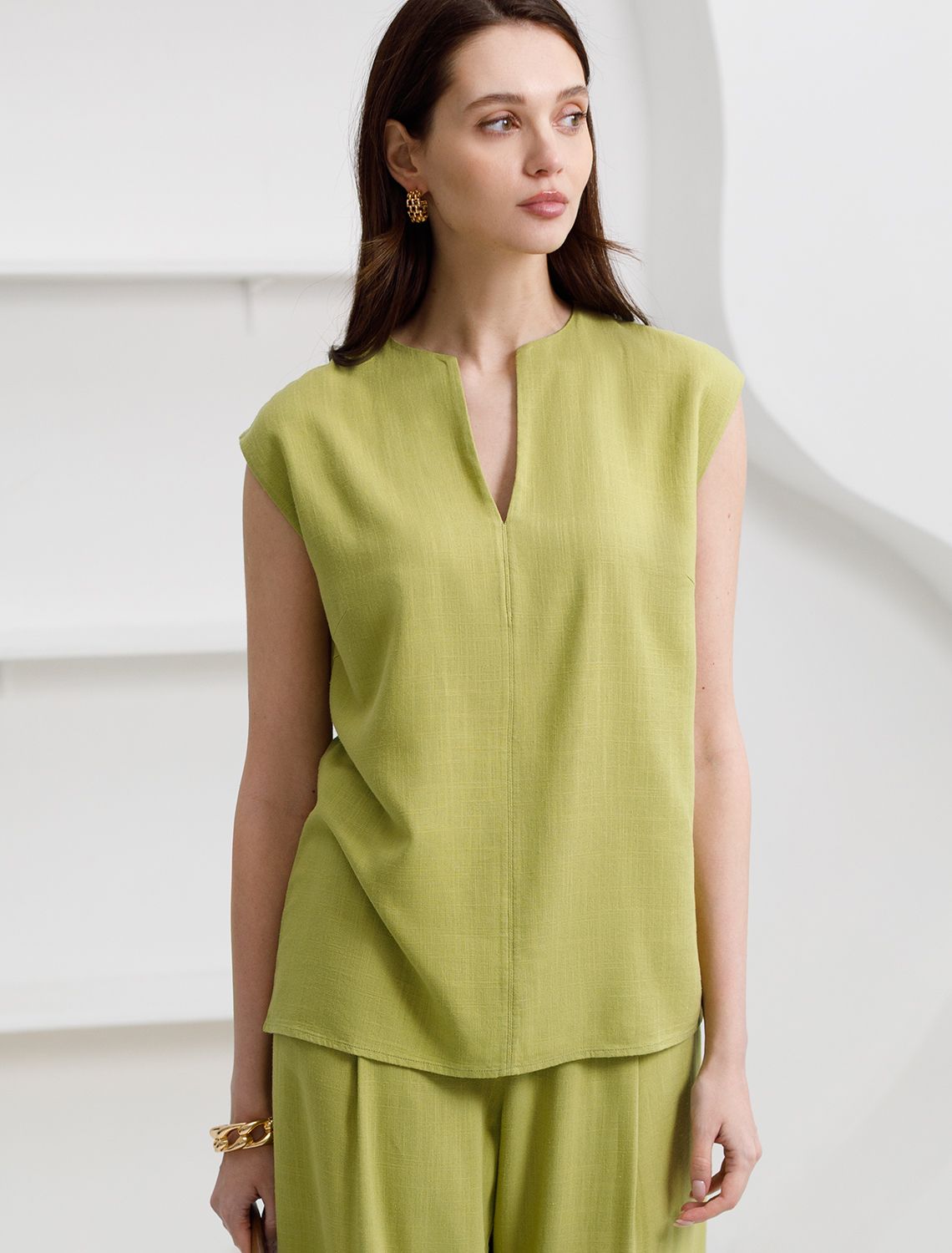 картинка Топ женский салатовый магазин Одежда+ являющийся официальным дистрибьютором в России 