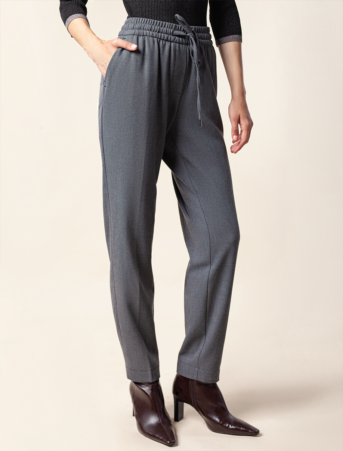 картинка Брюки женские серый-черный магазин Одежда+ являющийся официальным дистрибьютором в России 