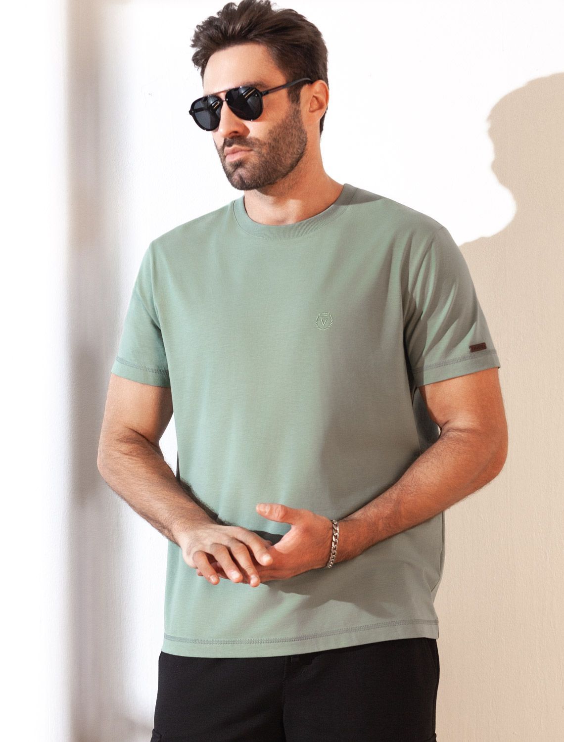 картинка Футболка мужская св.оливковый магазин Одежда+ являющийся официальным дистрибьютором в России 