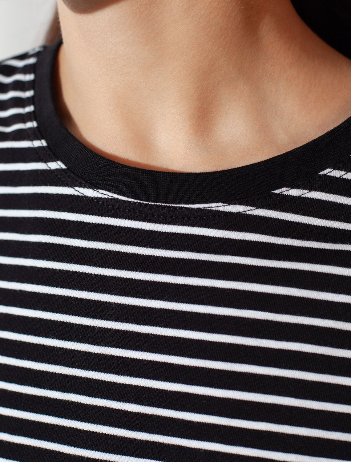 картинка Футболка женская черный-белый магазин Одежда+ являющийся официальным дистрибьютором в России 