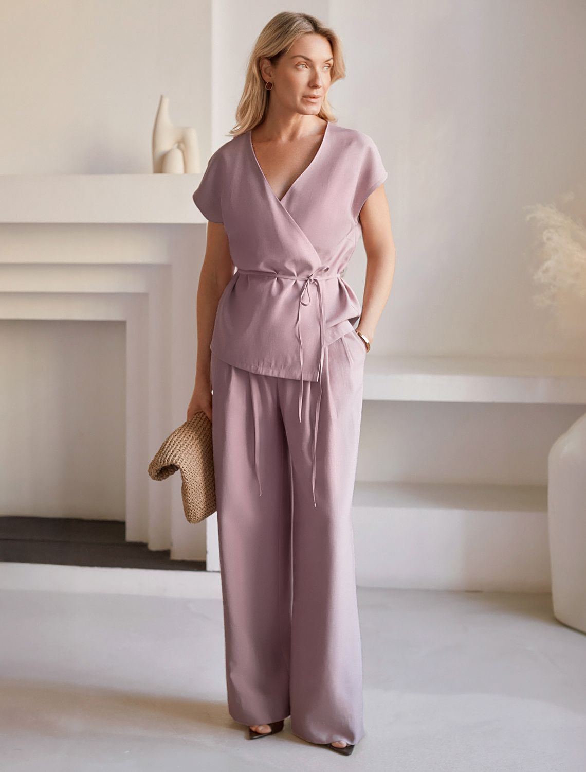 картинка Жилет женский зефирно-розовый от магазина Одежда+