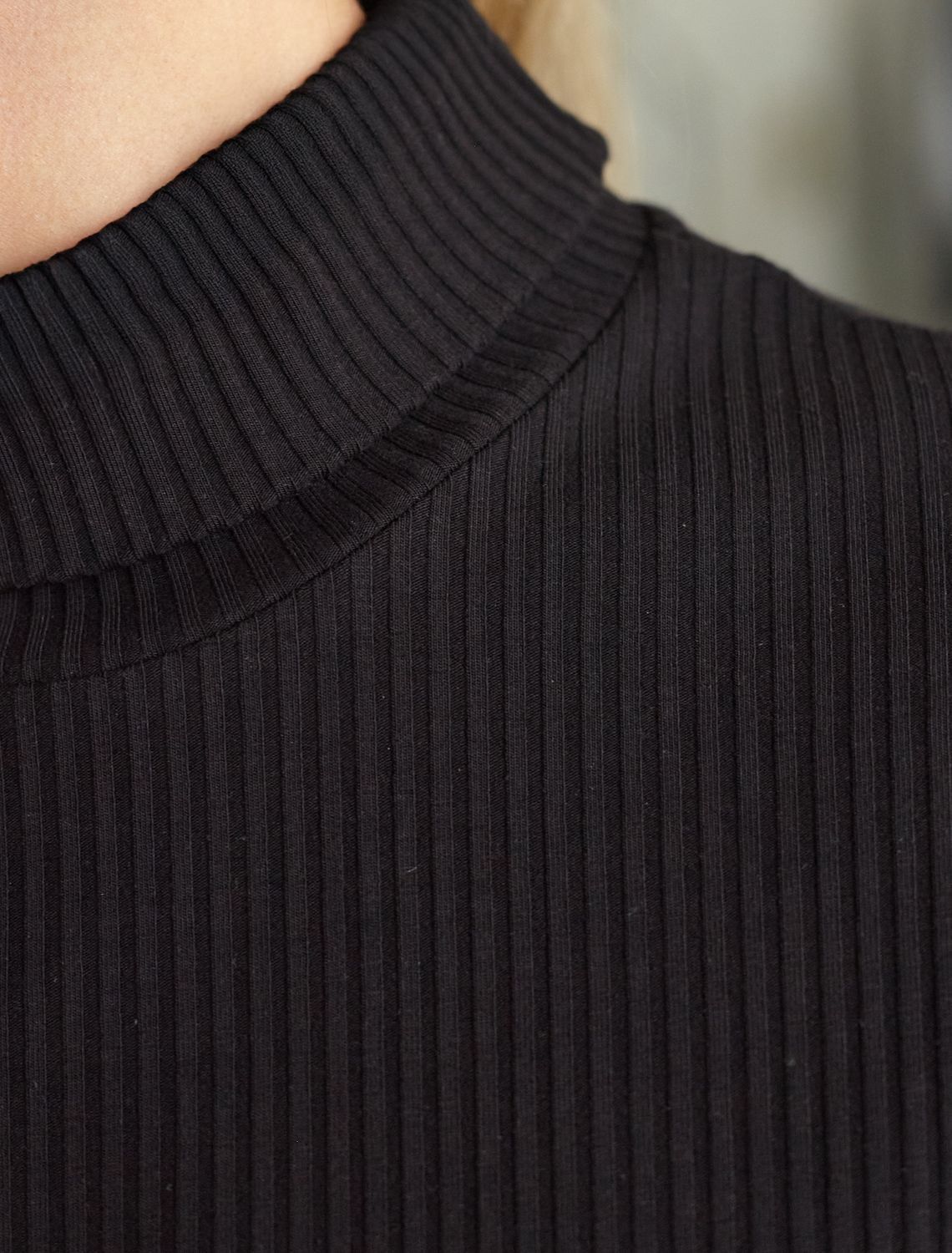 картинка Джемпер женский черный магазин Одежда+ являющийся официальным дистрибьютором в России 