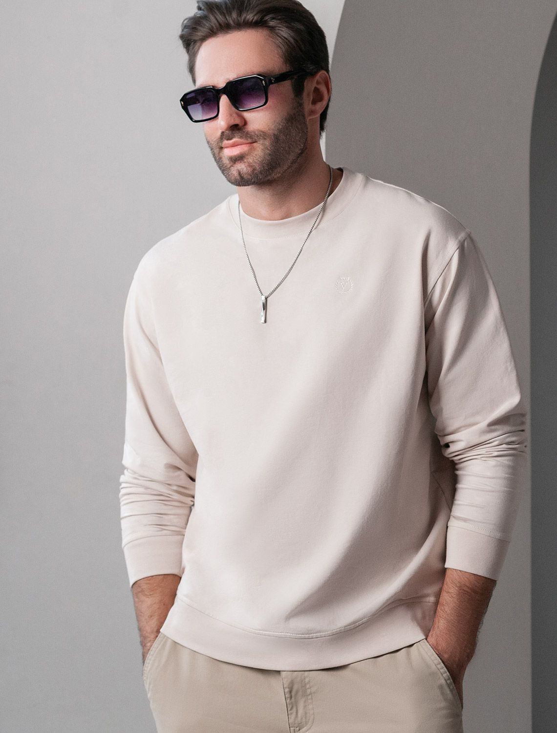 картинка Джемпер мужской бежевый магазин Одежда+ являющийся официальным дистрибьютором в России 