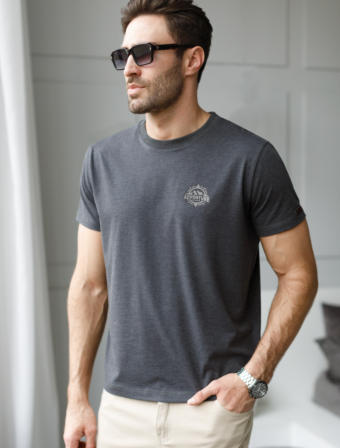 картинка Футболка мужская т.серый меланж_adventure магазин Одежда+ являющийся официальным дистрибьютором в России 