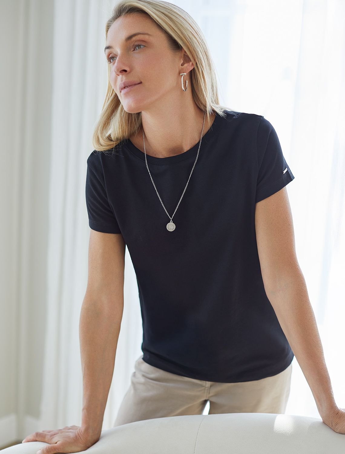 картинка Футболка женская черный от магазина Одежда+
