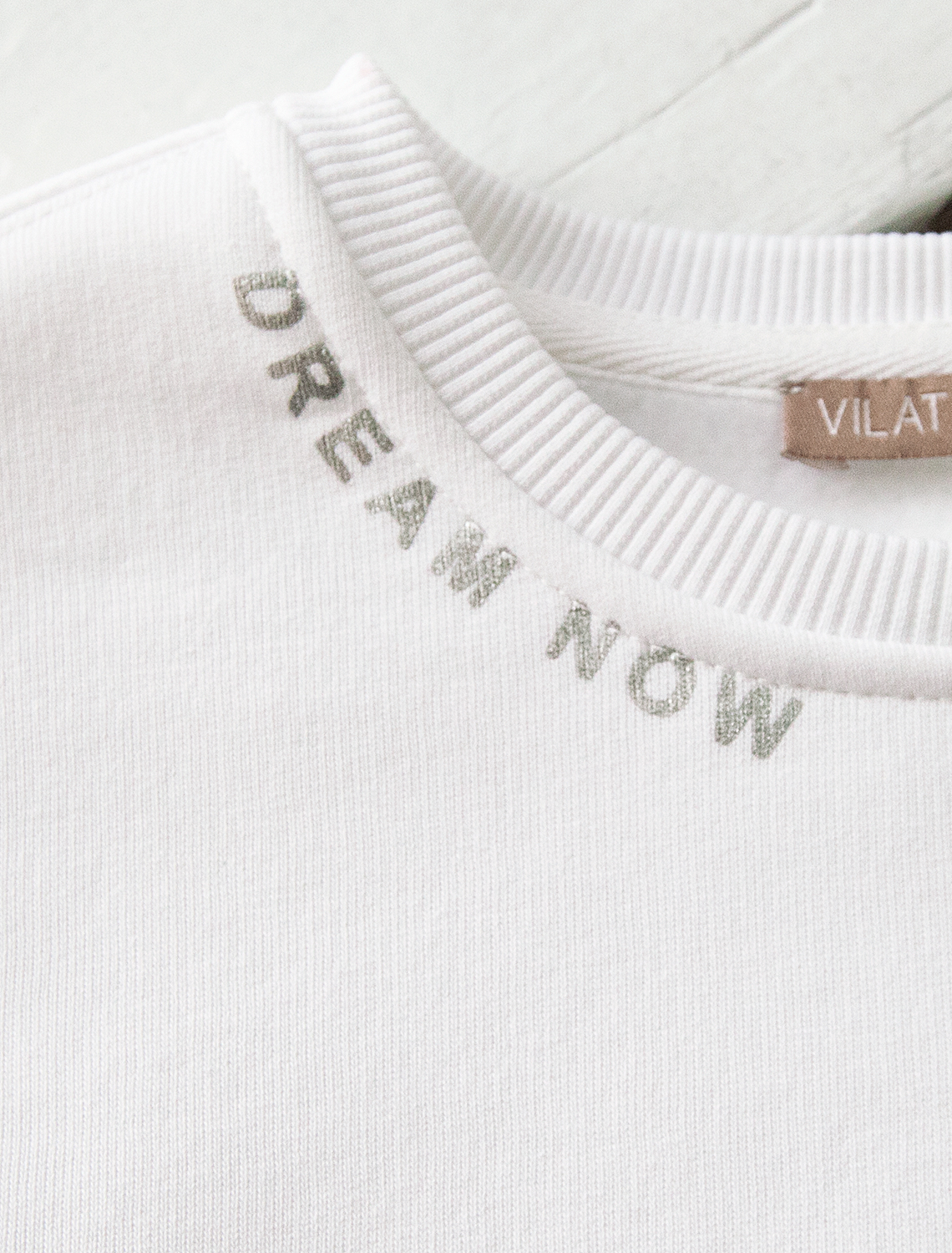 картинка Джемпер для девочки молочный магазин Одежда+ являющийся официальным дистрибьютором в России 