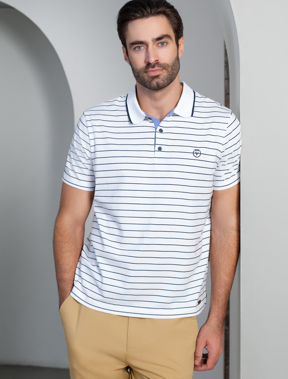 картинка Футболка мужская белый-синий магазин Одежда+ являющийся официальным дистрибьютором в России 