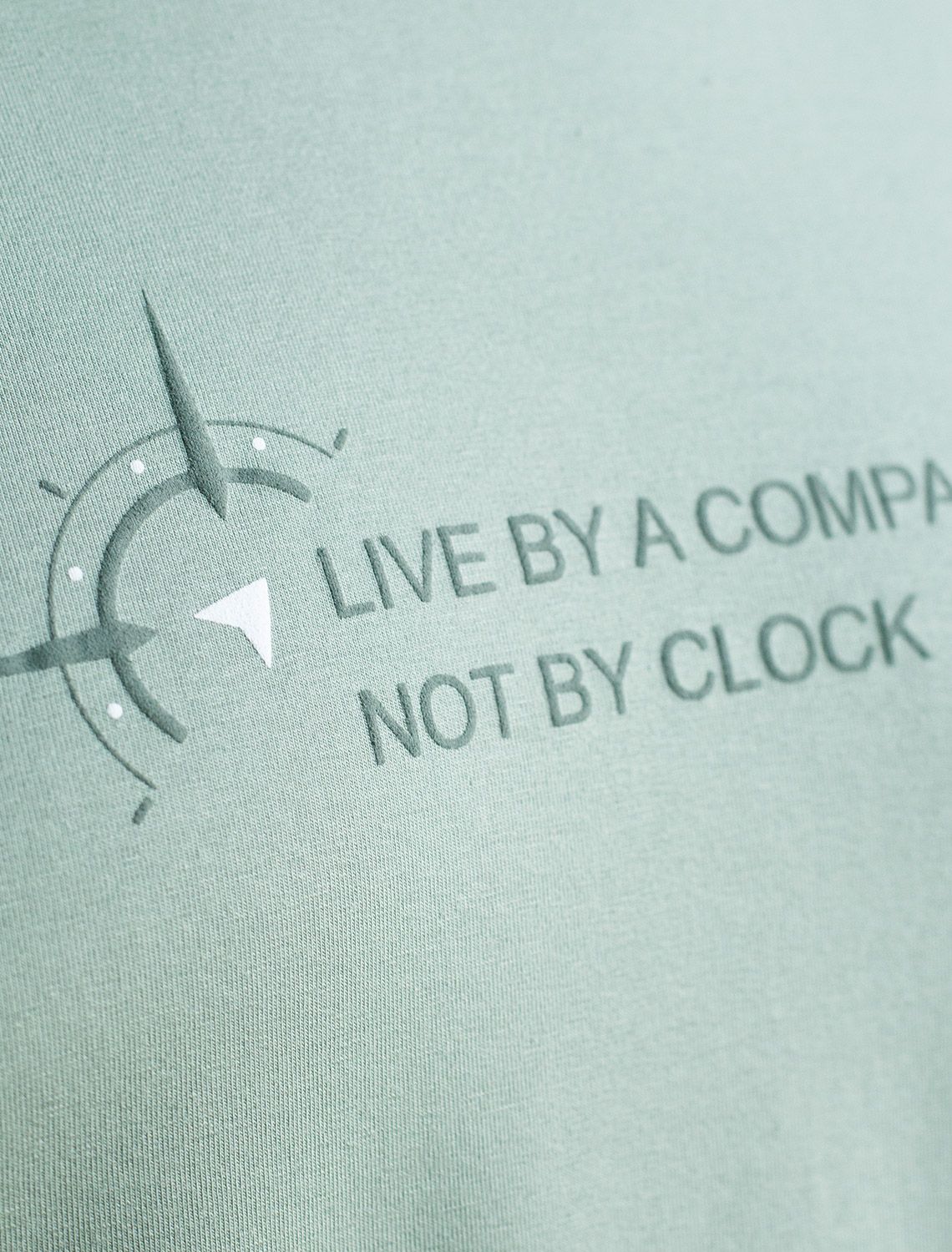 картинка Футболка мужская св.оливковый_компас магазин Одежда+ являющийся официальным дистрибьютором в России 