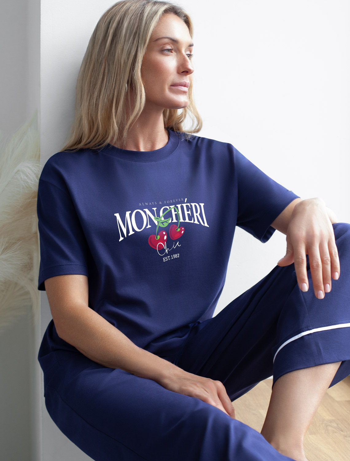 картинка Футболка женская т.синий_moncheri магазин Одежда+ являющийся официальным дистрибьютором в России 