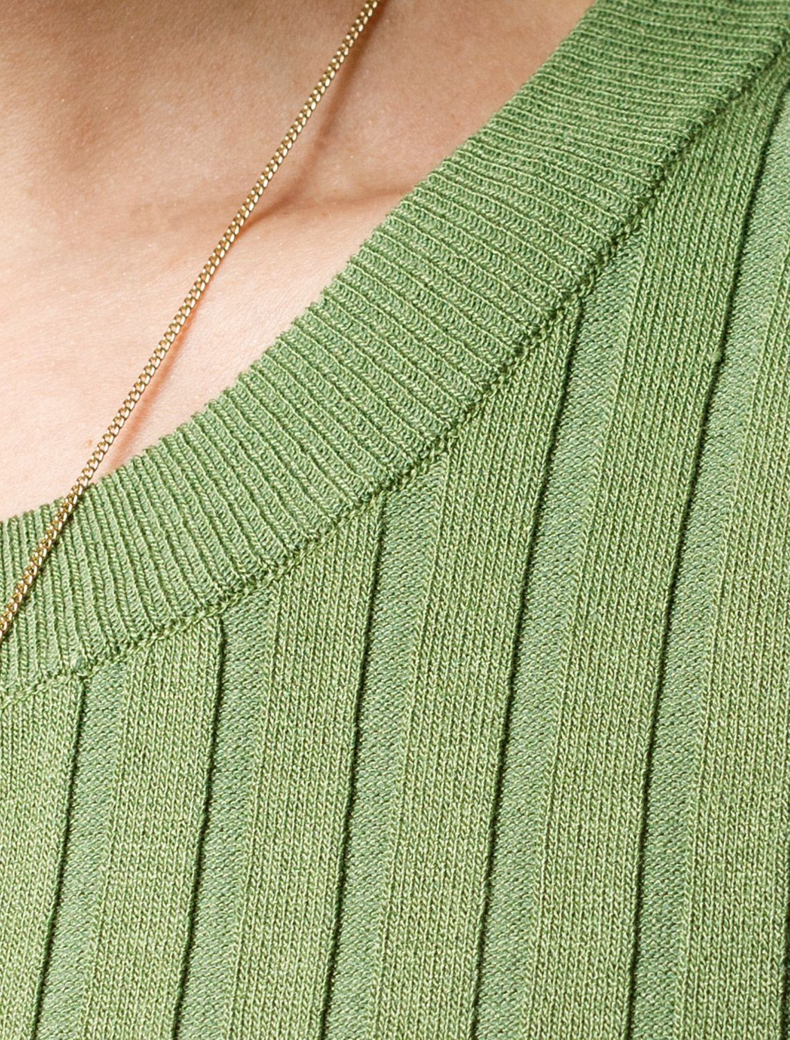 картинка Джемпер женский зеленый от магазина Одежда+