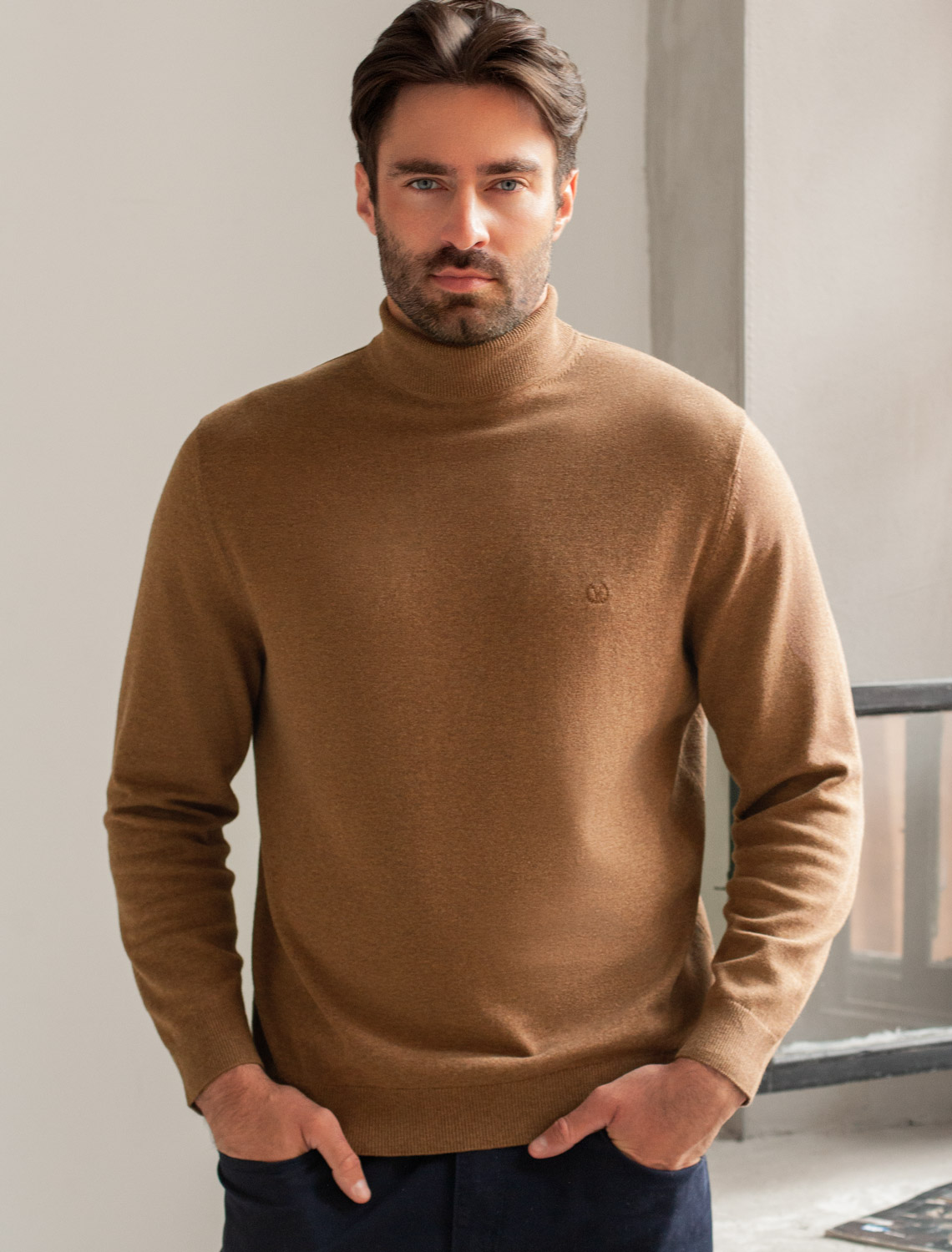 картинка Свитер мужской коричневый меланж магазин Одежда+ являющийся официальным дистрибьютором в России 