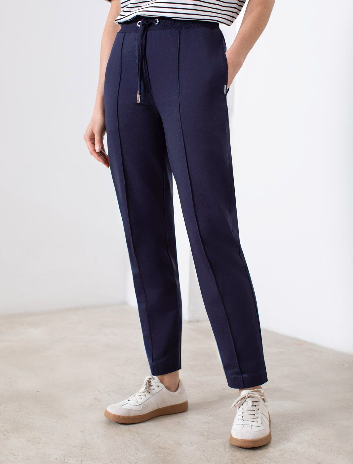 картинка Брюки женские т.синий магазин Одежда+ являющийся официальным дистрибьютором в России 