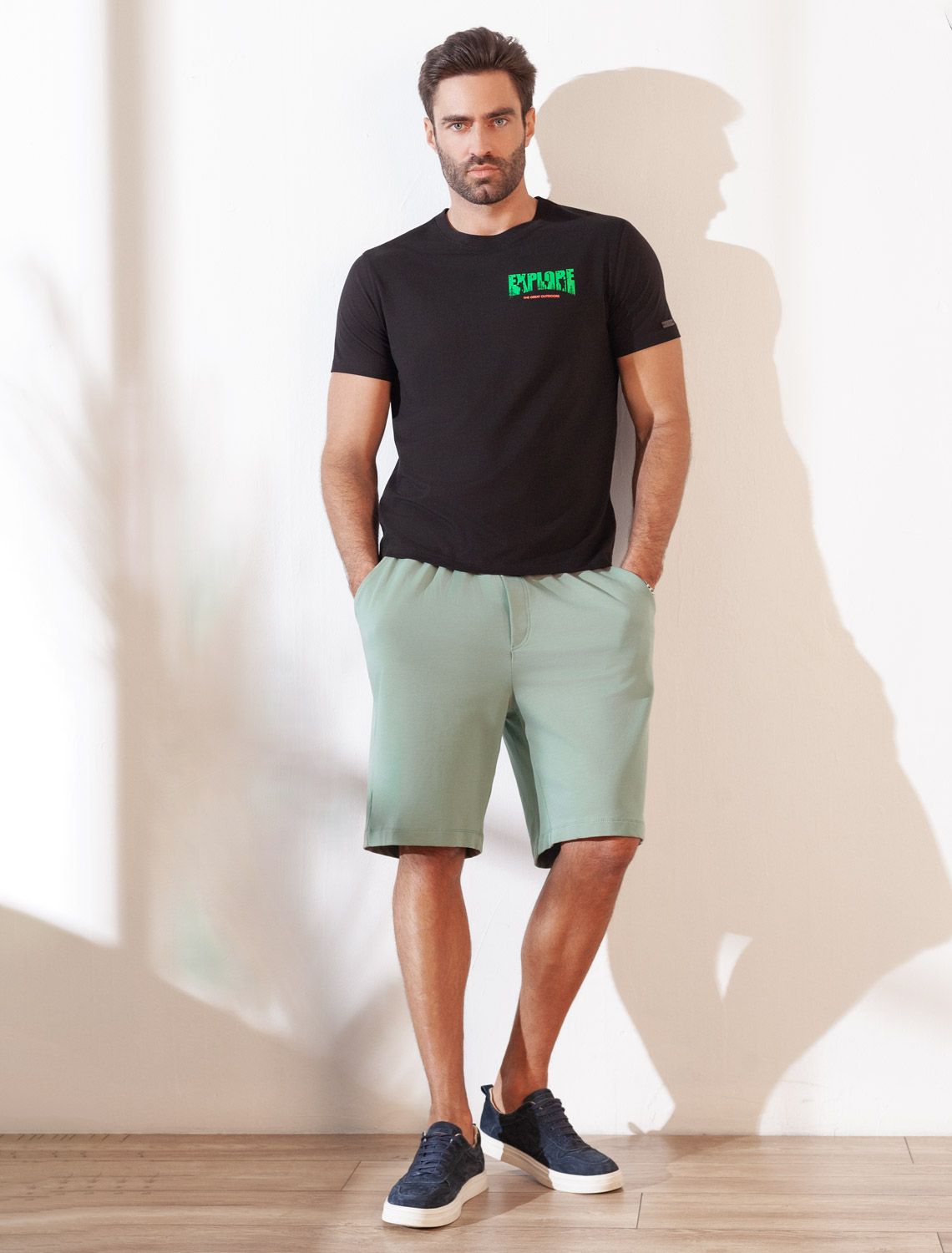 картинка Футболка мужская черный_explore от магазина Одежда+