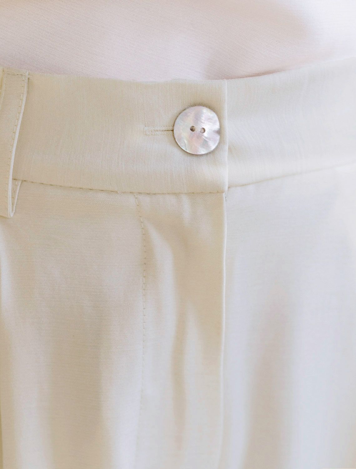 картинка Брюки женские натуральный белый от магазина Одежда+