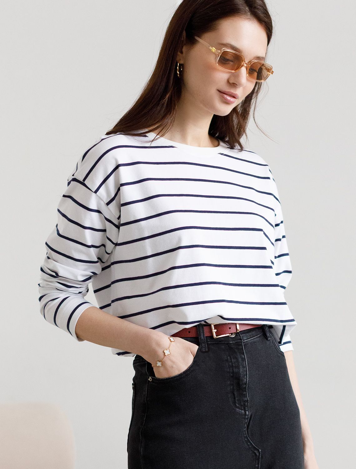 картинка Джемпер женский белый-т.синий магазин Одежда+ являющийся официальным дистрибьютором в России 