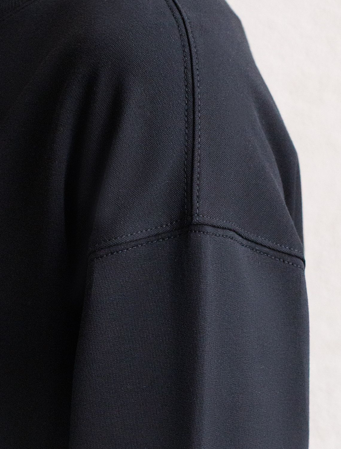 картинка Джемпер женский черный_athleisure mood от магазина Одежда+