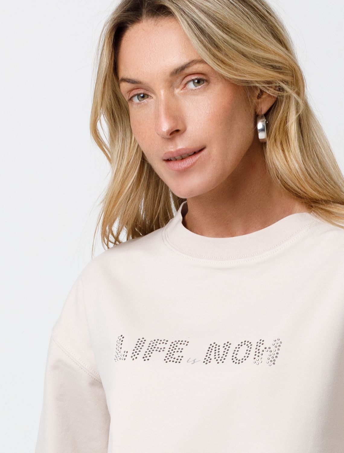 картинка Джемпер женский бежевый_life_is_now магазин Одежда+ являющийся официальным дистрибьютором в России 