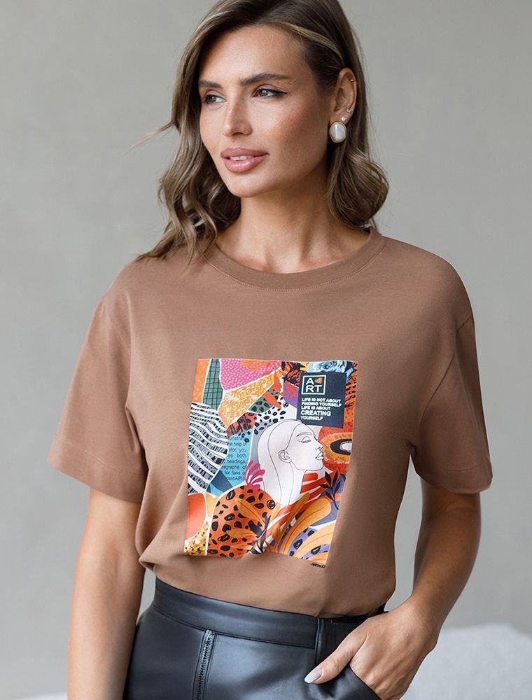 картинка Футболка женская карамель_art poster от магазина Одежда+
