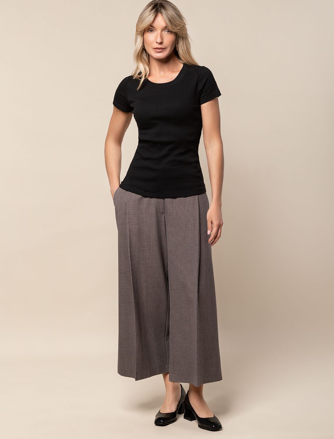 картинка Футболка женская черный от магазина Одежда+