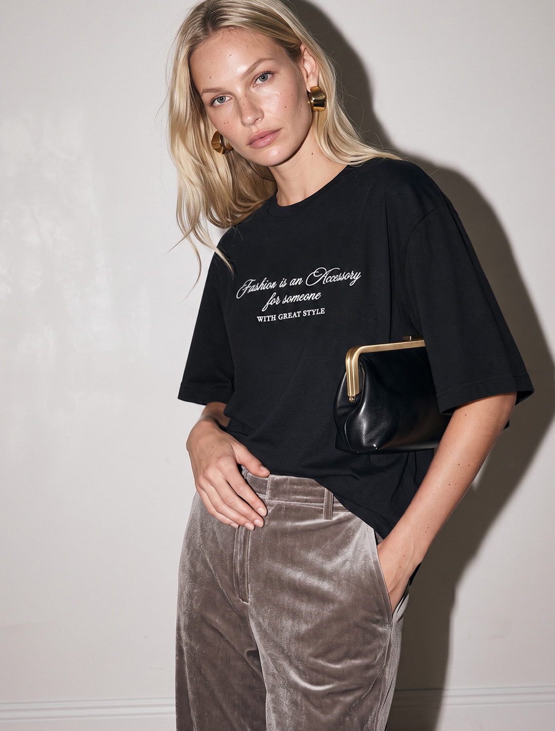 картинка Футболка женская черный_fashion магазин Одежда+ являющийся официальным дистрибьютором в России 