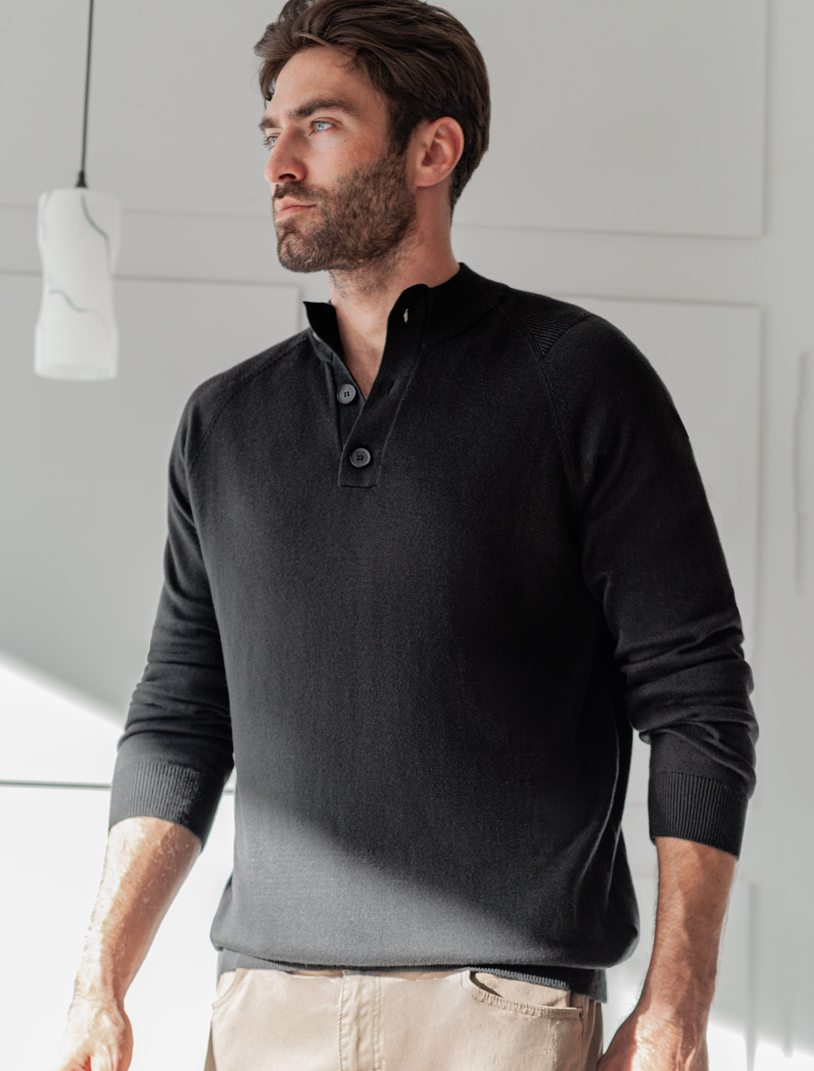 картинка Джемпер мужской черный магазин Одежда+ являющийся официальным дистрибьютором в России 