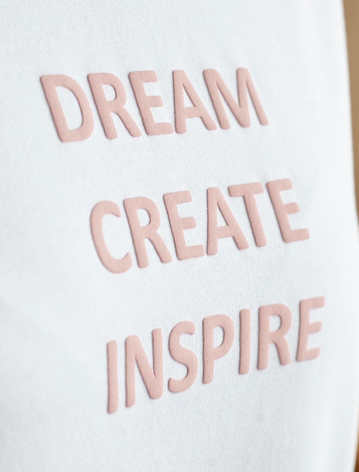 картинка Футболка женская белый_create магазин Одежда+ являющийся официальным дистрибьютором в России 