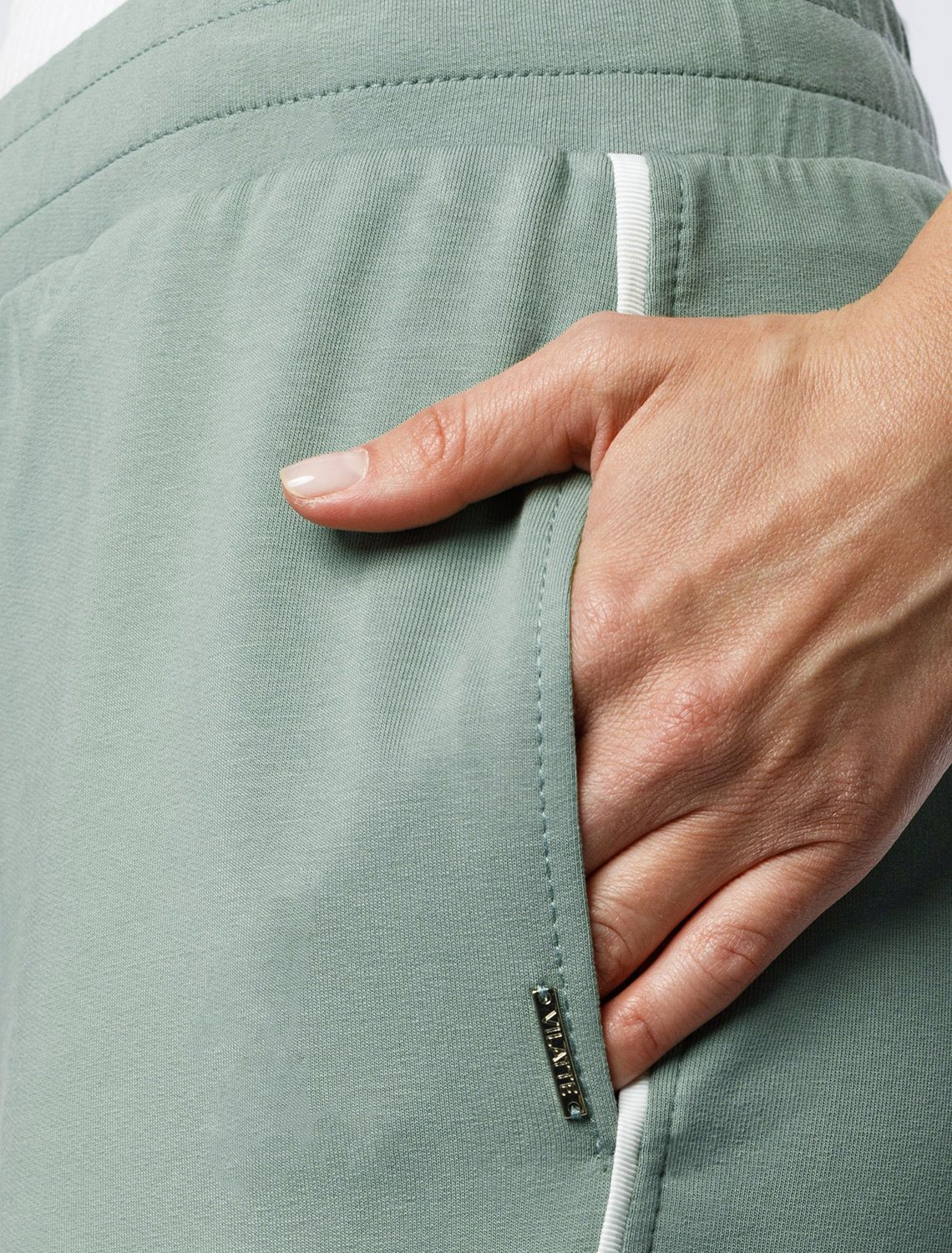 картинка Брюки женские св.оливковый от магазина Одежда+