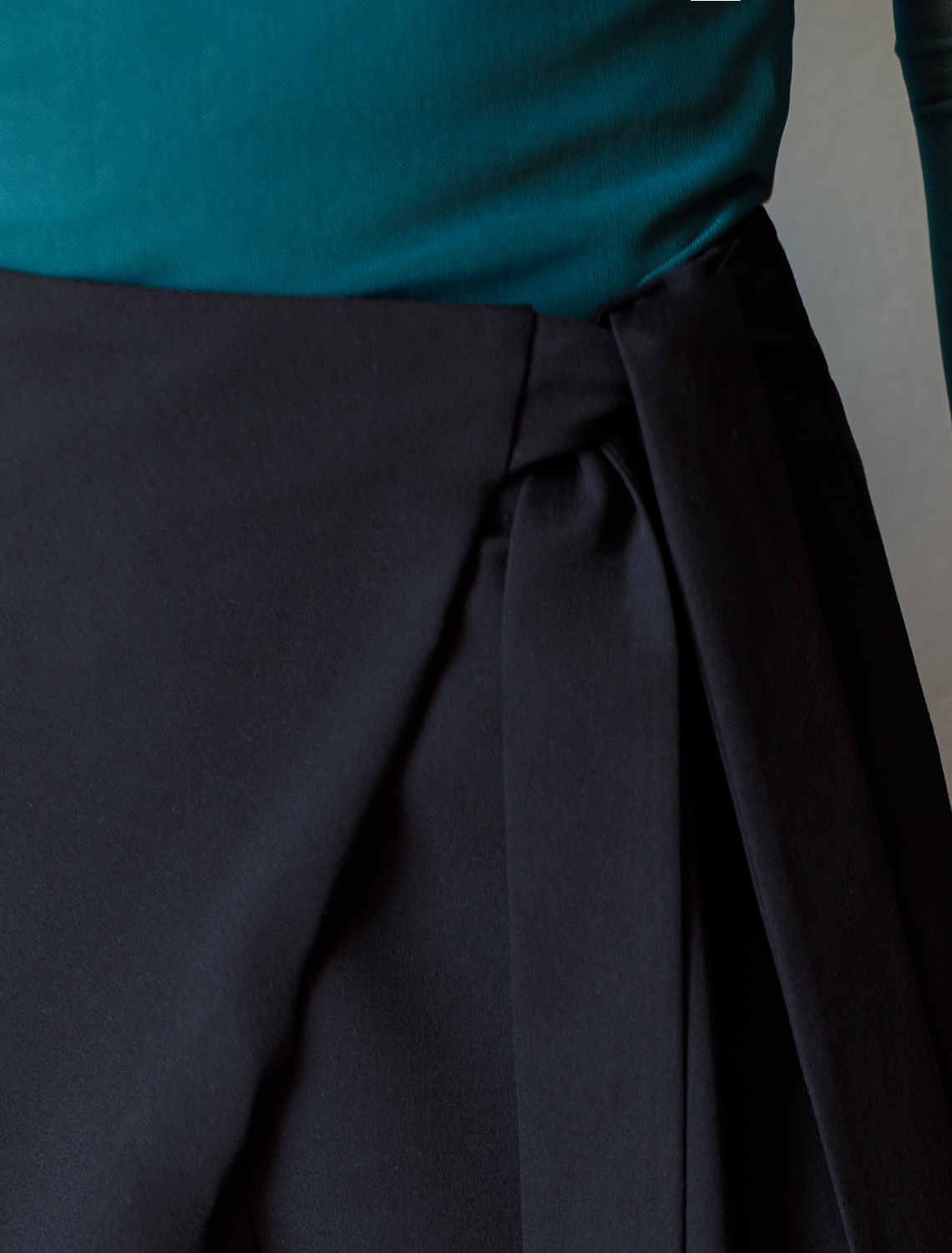 картинка Брюки женские черный магазин Одежда+ являющийся официальным дистрибьютором в России 