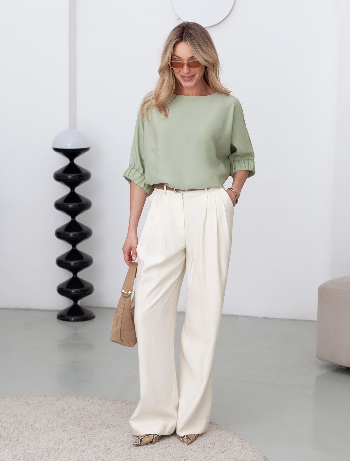 картинка Брюки женские натуральный белый от магазина Одежда+