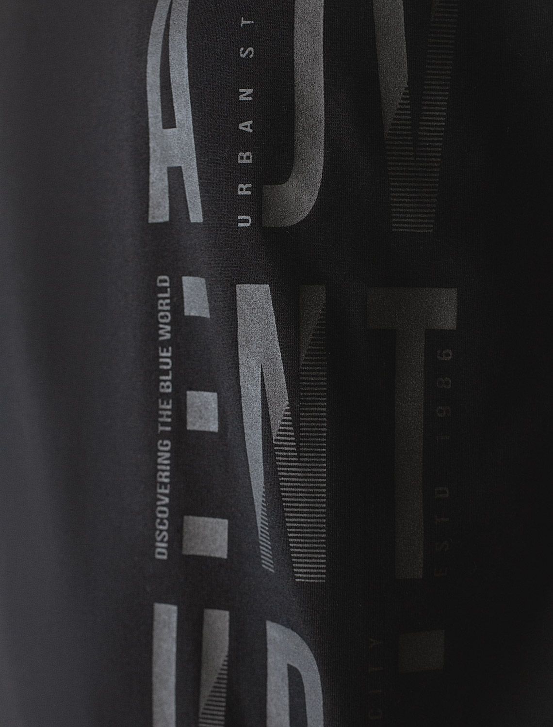 картинка Футболка мужская черный_adventure магазин Одежда+ являющийся официальным дистрибьютором в России 