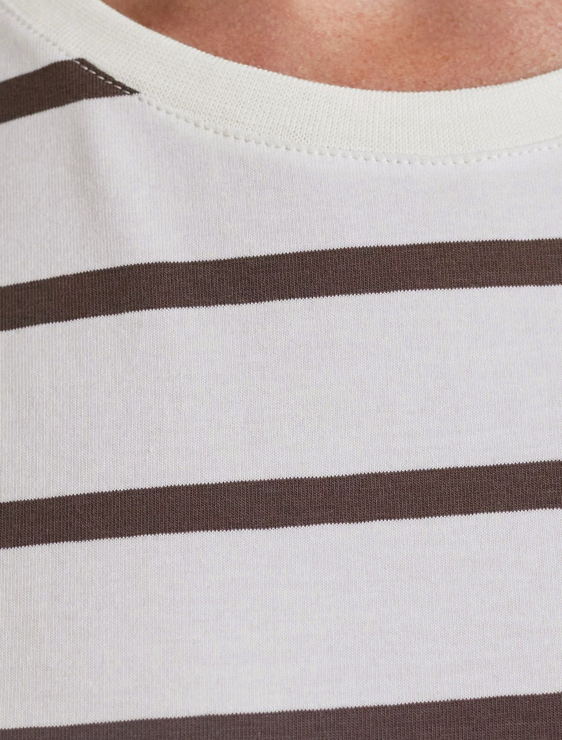 картинка Джемпер женский белый-кофе магазин Одежда+ являющийся официальным дистрибьютором в России 