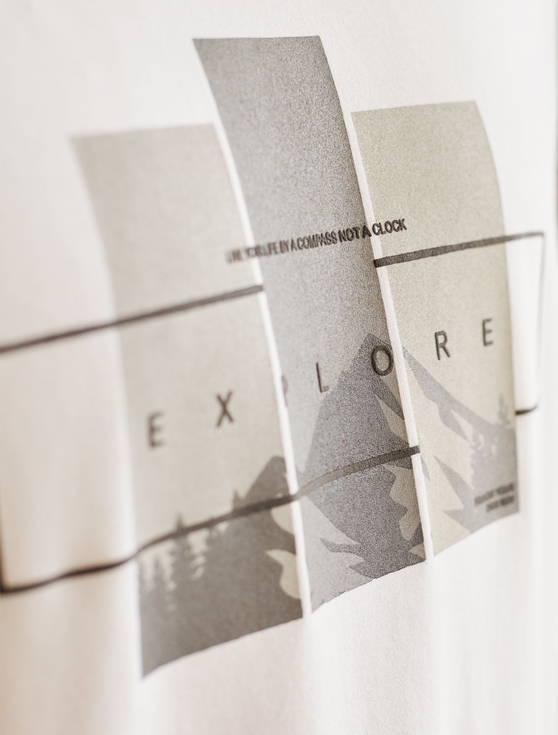 картинка Футболка мужская белый_explore прямоугольник магазин Одежда+ являющийся официальным дистрибьютором в России 