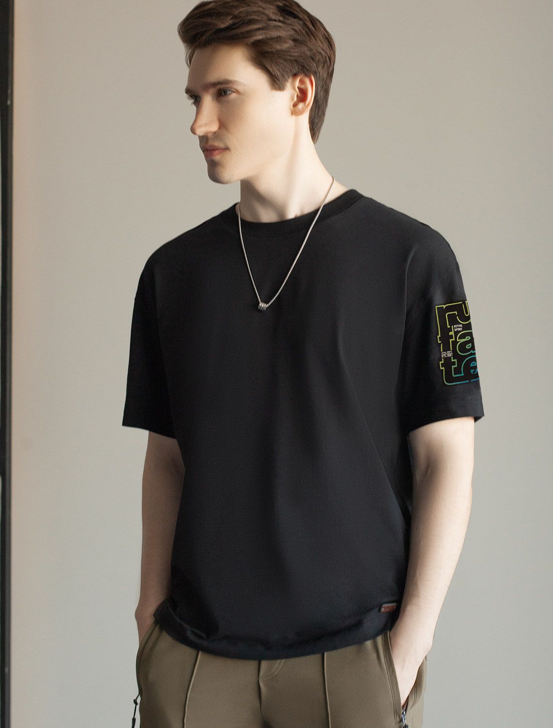 картинка Футболка мужская черный_run faster магазин Одежда+ являющийся официальным дистрибьютором в России 