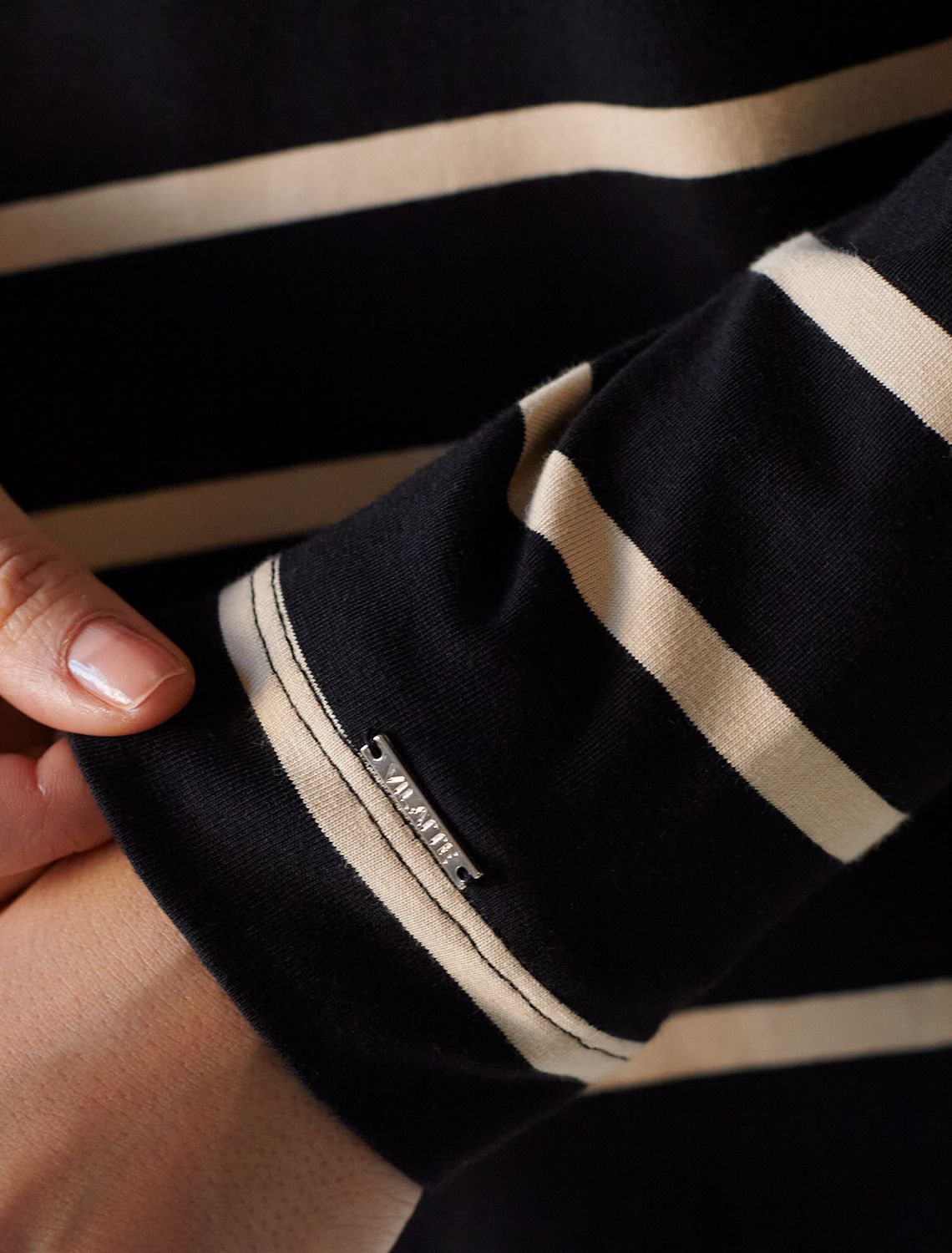 картинка Джемпер женский черный-бежевый магазин Одежда+ являющийся официальным дистрибьютором в России 