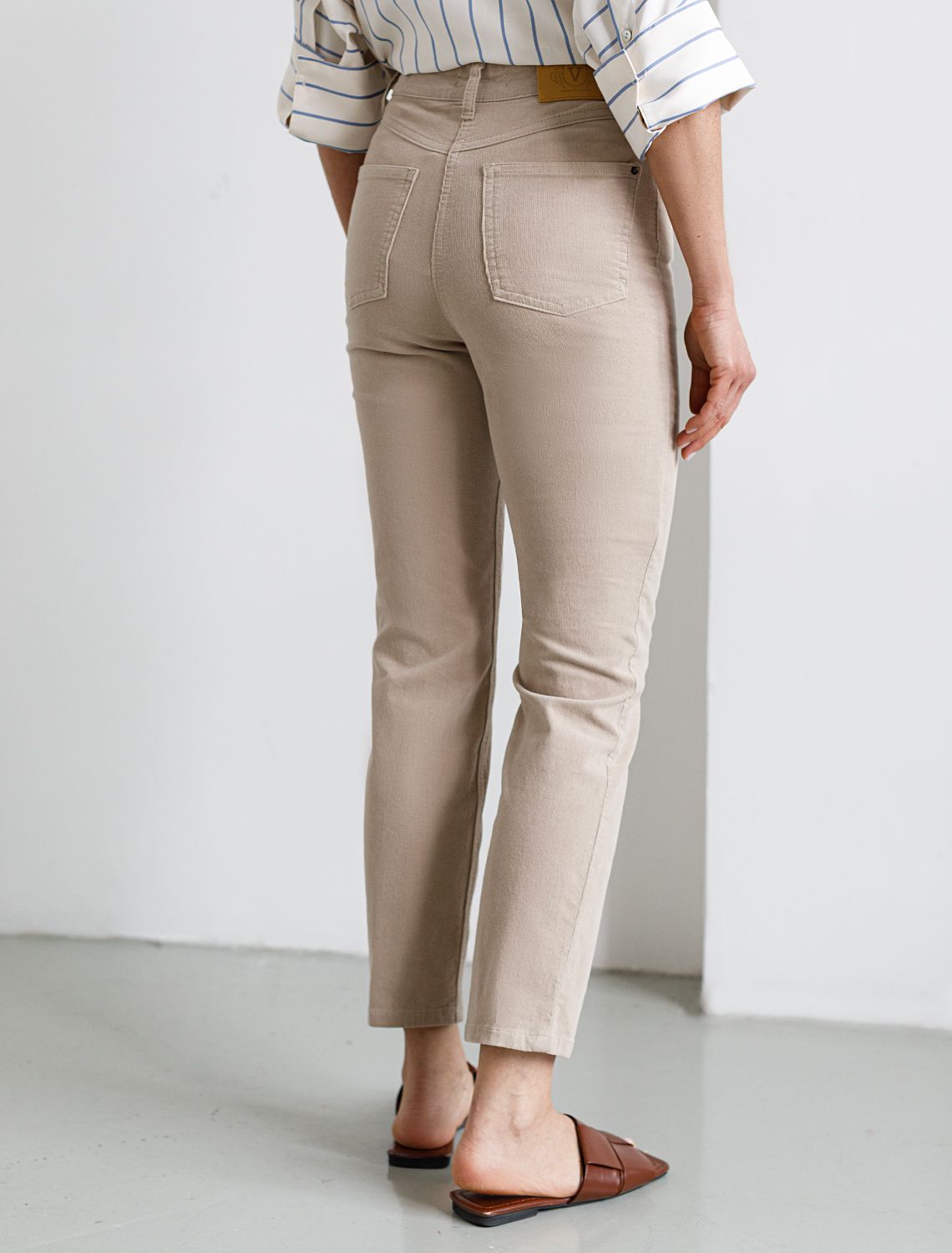 картинка Брюки женские светло-бежевый от магазина Одежда+