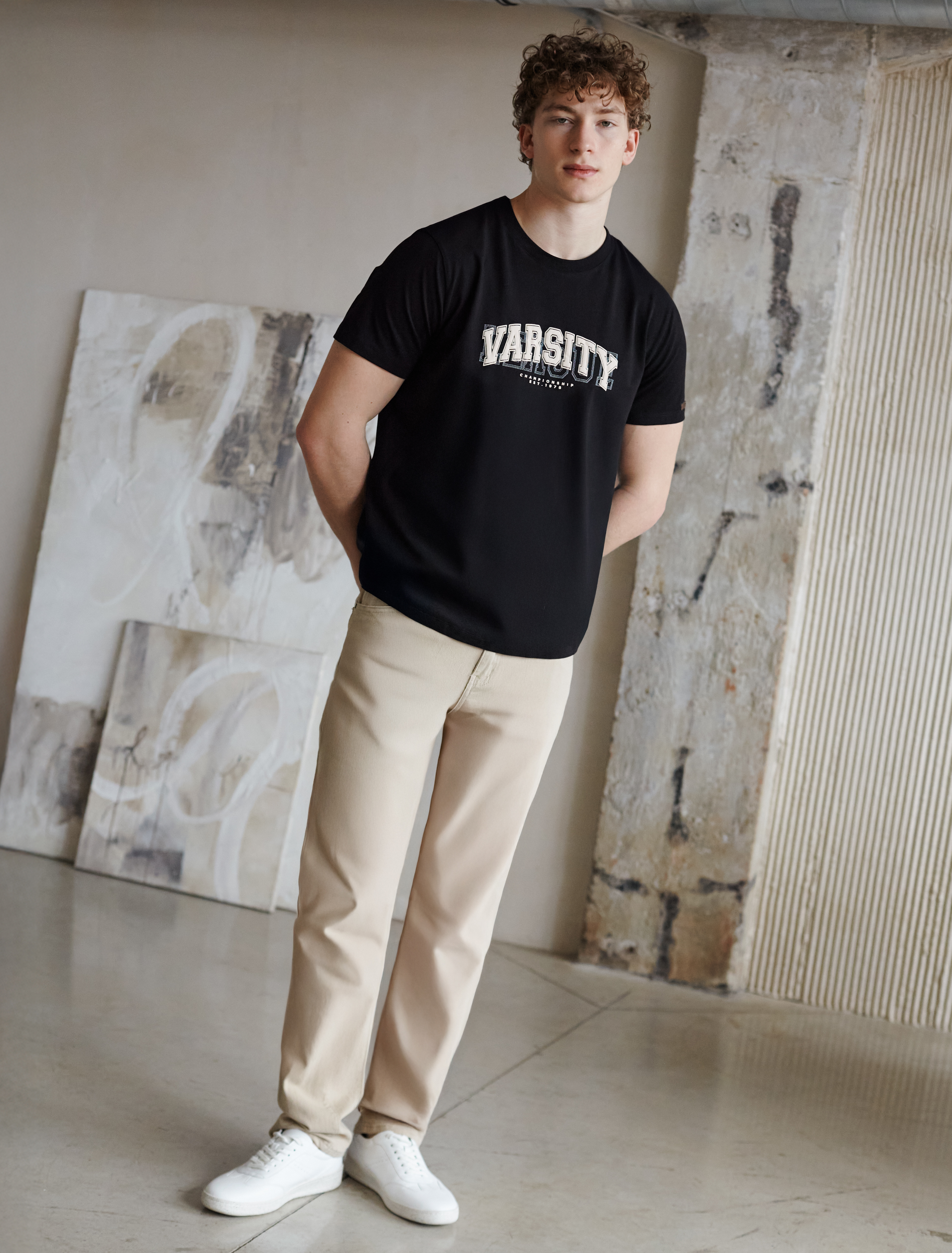 картинка Футболка мужская черный_varsity от магазина Одежда+