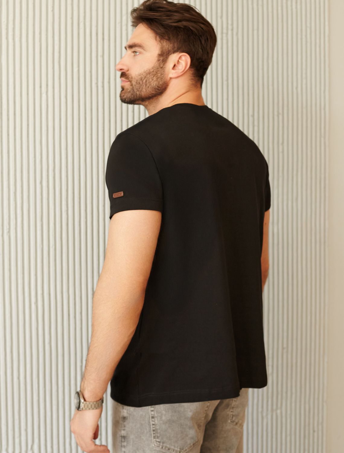 картинка Футболка мужская черный_shark от магазина Одежда+