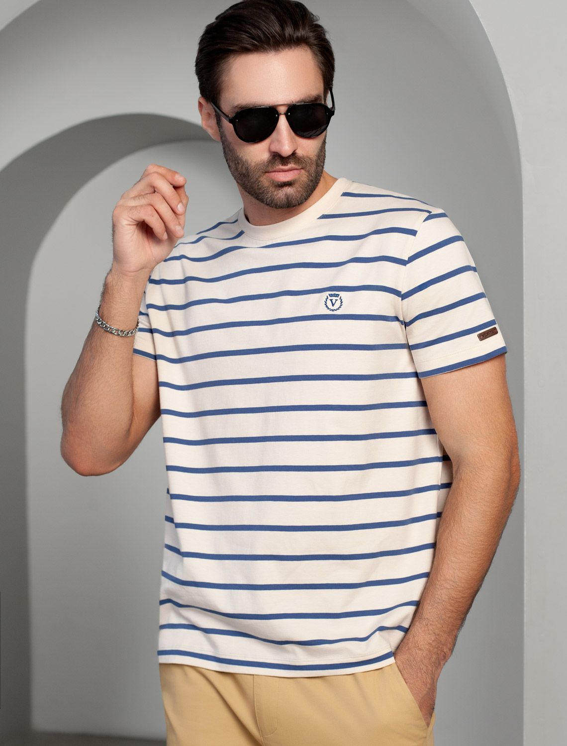 картинка Футболка мужская экрю-св.синий магазин Одежда+ являющийся официальным дистрибьютором в России 