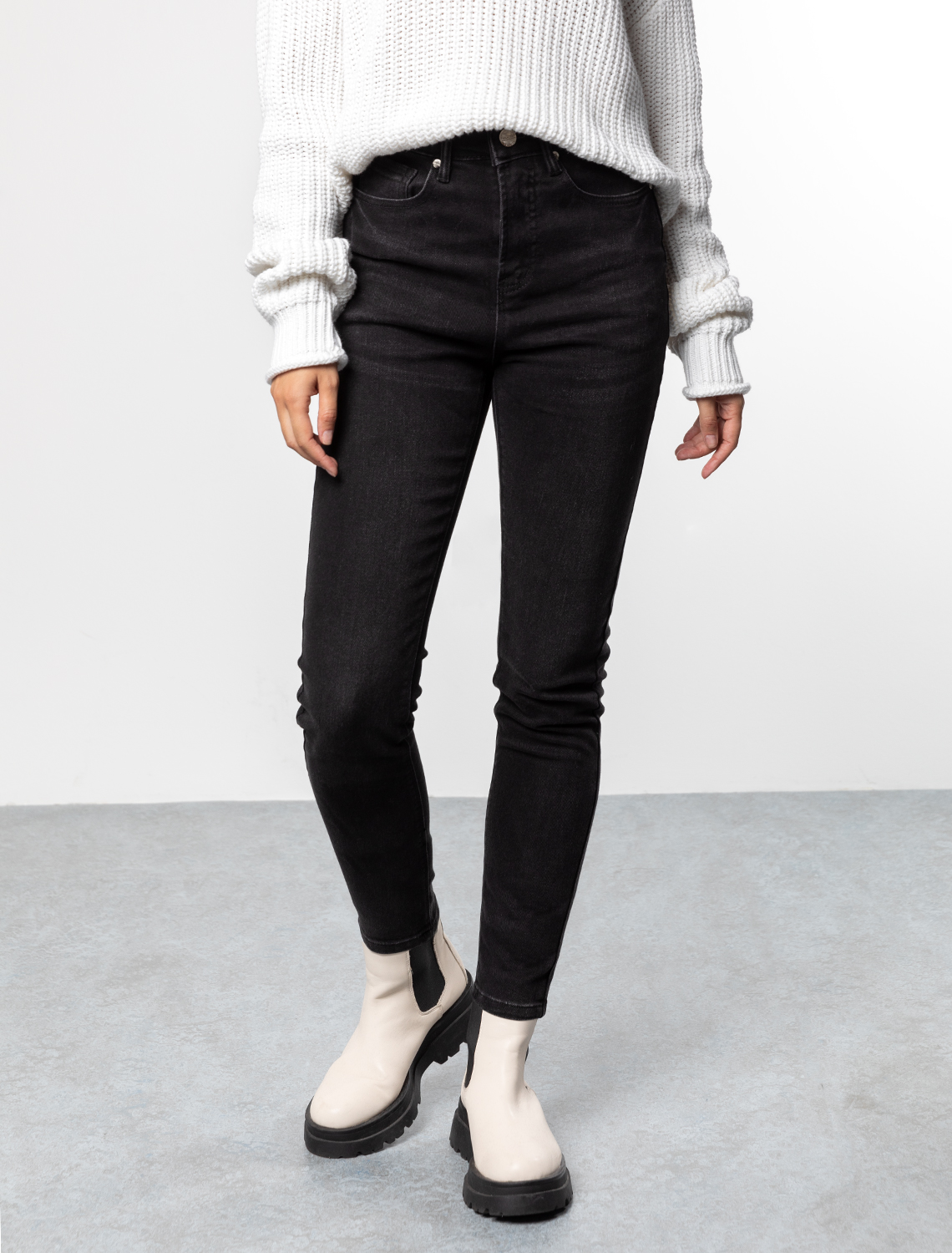 картинка Джинсы женские черный от магазина Одежда+