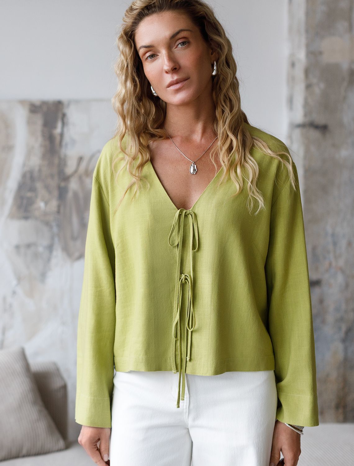 картинка Блузка женская салатовый магазин Одежда+ являющийся официальным дистрибьютором в России 