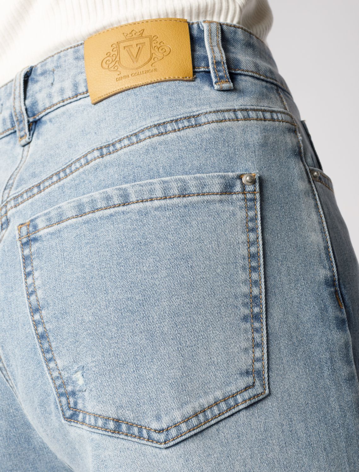 картинка Джинсы женские голубой от магазина Одежда+