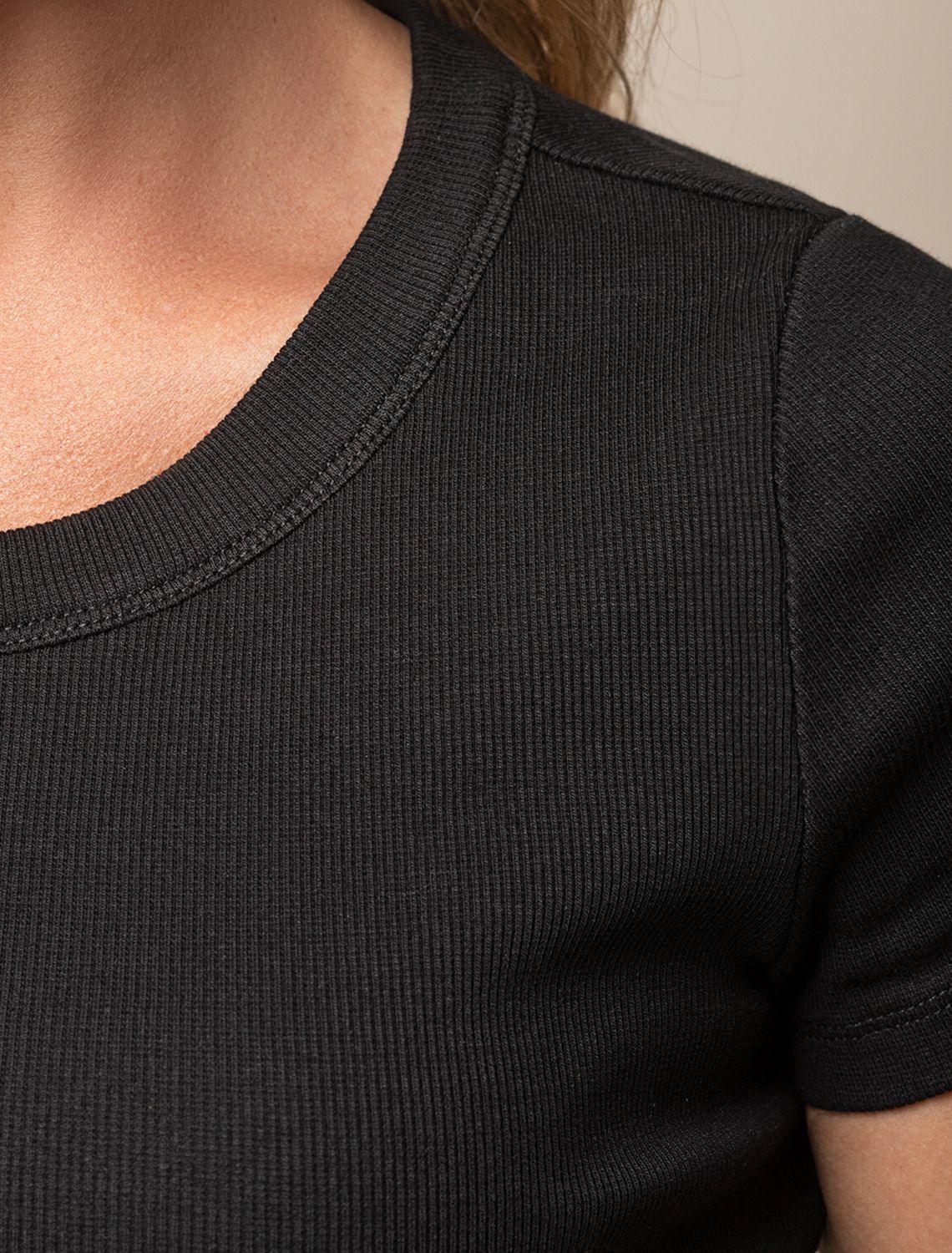 картинка Футболка женская черный от магазина Одежда+