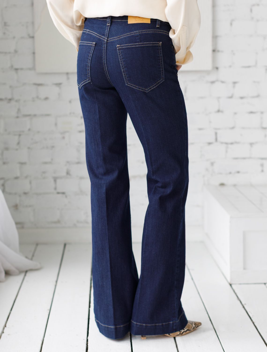 картинка Джинсы женские темно-синий магазин Одежда+ являющийся официальным дистрибьютором в России 