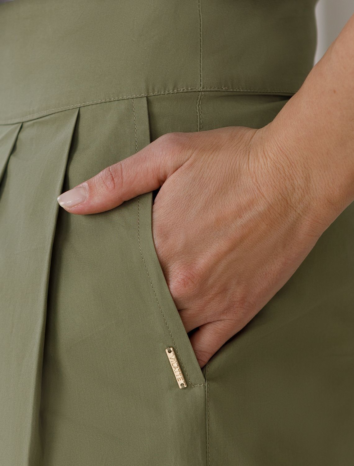 картинка Брюки женские светло-оливковый магазин Одежда+ являющийся официальным дистрибьютором в России 